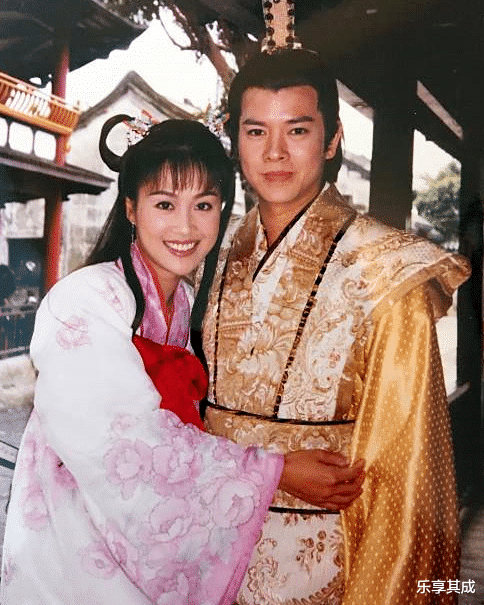 梁小冰|祝英台嫁给马文才21年，结婚照美翻了，如今51岁了长成这样