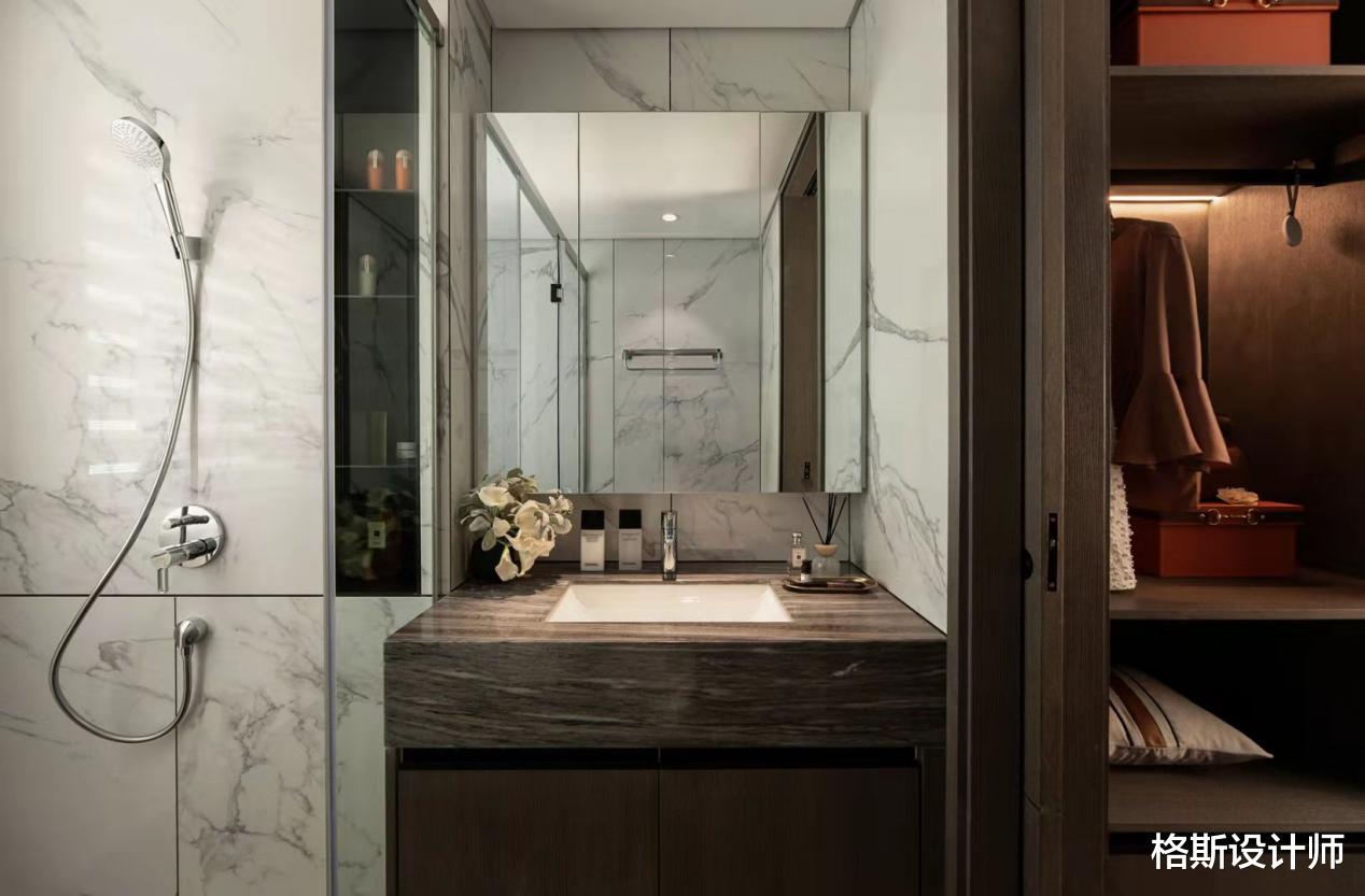 135㎡的房子，全屋减法设计，强调色彩和灯光，堪称高级灰教科书