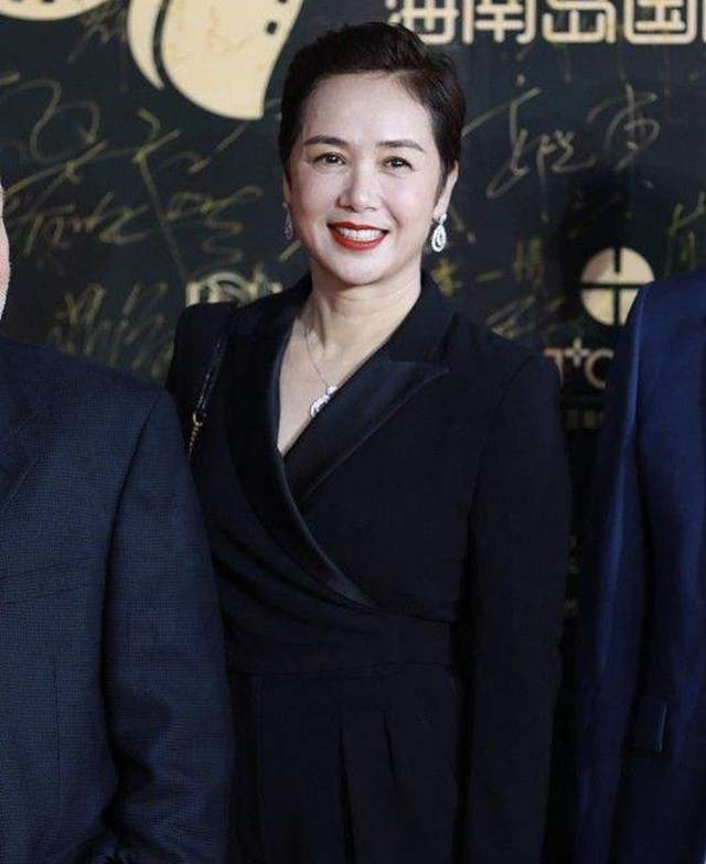 宋智孝|40岁韩国女神红毯造型翻车，短发被指撞脸蒋雯丽，网友直呼认不出