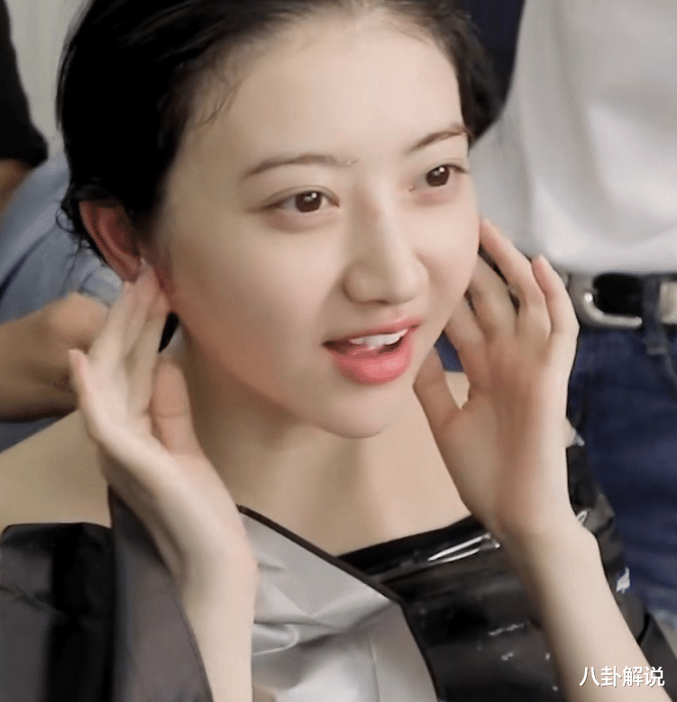 景甜|景甜分享《司藤》倒模过程，我却关注她的素颜，颜值如何太明显了