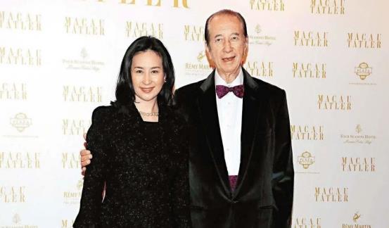 何超雄|哥哥车祸去世，何超雄不结婚养大2个侄女，还把30套房子留给她们