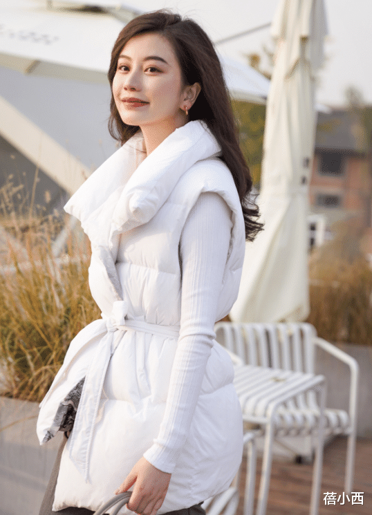 蓓小西 奔三奔四的女人别穿得太薄，试试这些羽绒服混搭，轻松美出新高度