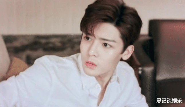 愚记谈娱乐 私生饭堵门叫骂，狂按门铃翻垃圾，疯狂行为颠覆三观