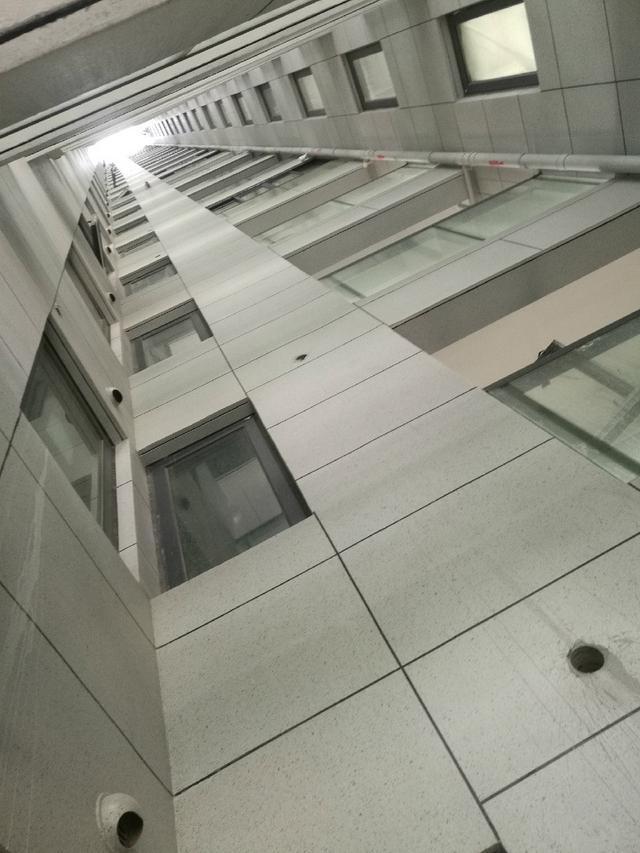 |开发商套路真是深！高层电梯房带长连廊，业主还傻傻以为采光好！