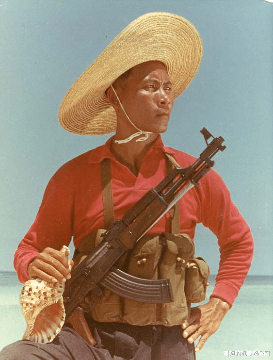 飞行器|中国56式弹匣携行袋：简单粗暴却合理，开辟了步枪弹匣胸挂的先河