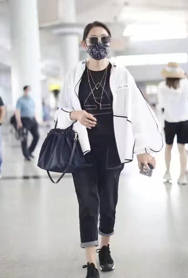 倪萍 什么叫老来俏看倪萍就明白,瘦身成功后气质绝佳,真是越老越优雅