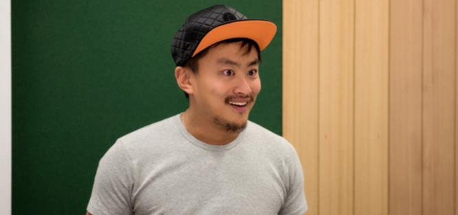 何炅|在镜头前发飙，和神秘男子牵手，何炅这些年来到底经历了什么？