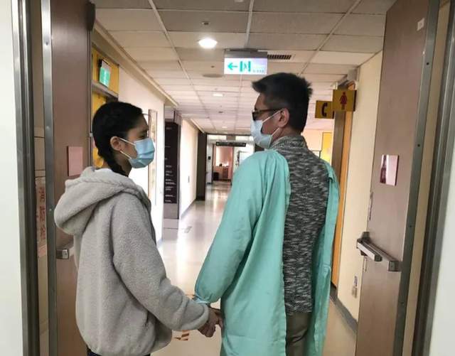 包小柏|54岁男星爱女病逝！疑患罕见病年仅22岁，爸爸被曝因担忧满头白发