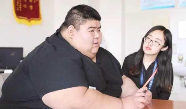 医生|他体重高达688斤，一年暴瘦450斤收获女神，最终逆袭百万粉丝网红