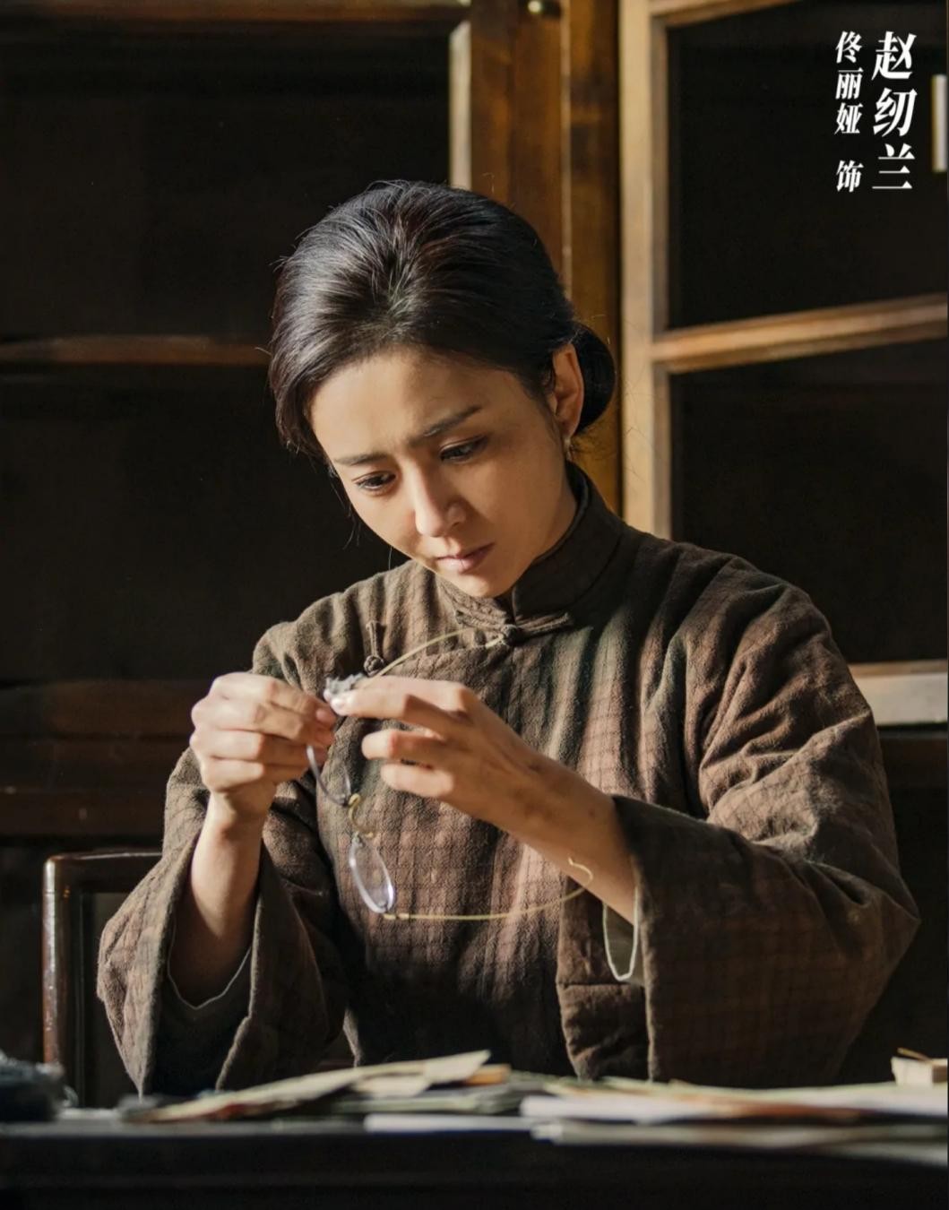 佟丽娅|38岁佟丽娅女团造型太绝，紫色长发妩媚动人，大秀纤细小蛮腰