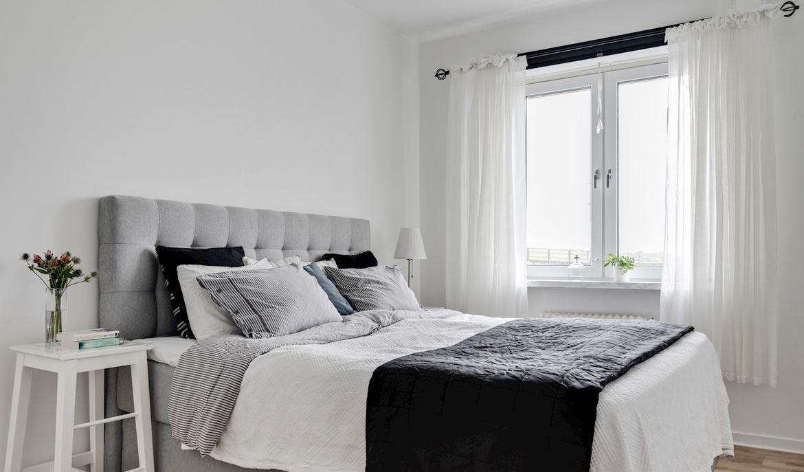 为了孩子，老公一跺脚买下56平小户型，在客厅竖一堵墙！多一间房