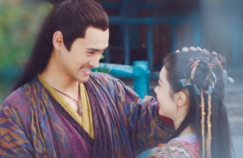 小说红楼 姑娘山中采药被人拦路,巧妙逃脱后,才知是她失散多年的父亲