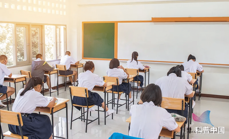 高血脂|得了脊柱侧弯，你可能还不知道！这些早期症状，进来自测一下