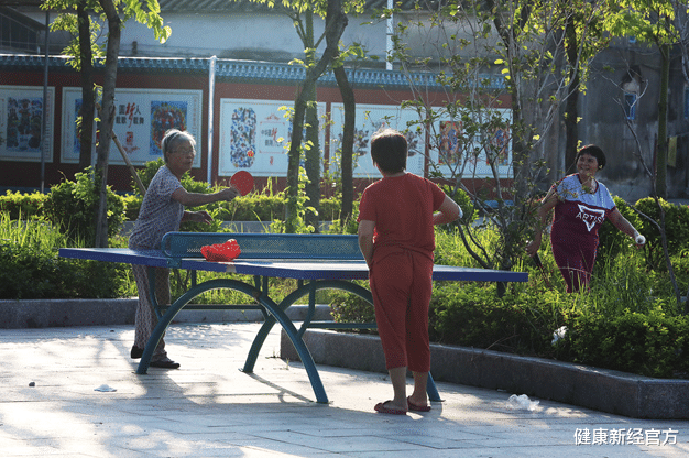 尼古丁|尼古丁“帮凶”已发现,并非吸烟,而是“1水”,再不忌口就晚了