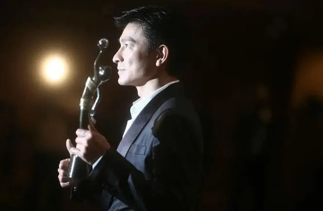 刘德华|明星的门槛应该有多高，远看刘德华的敬业，近看陈冠希的担当