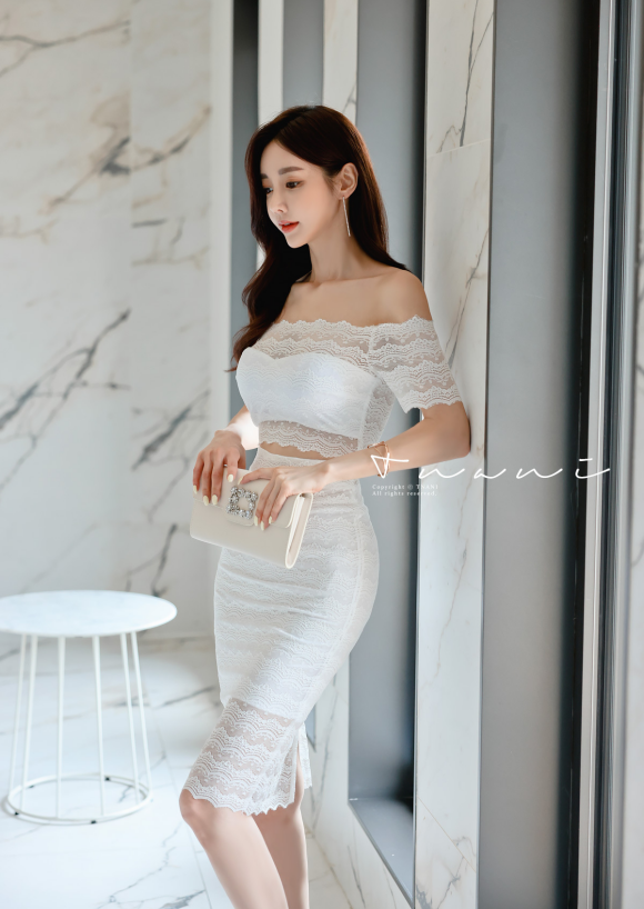 壹品穿搭|女神孙允珠高清时尚搭配：天鹅湖帷幔轻纱奶白雕花衣裙