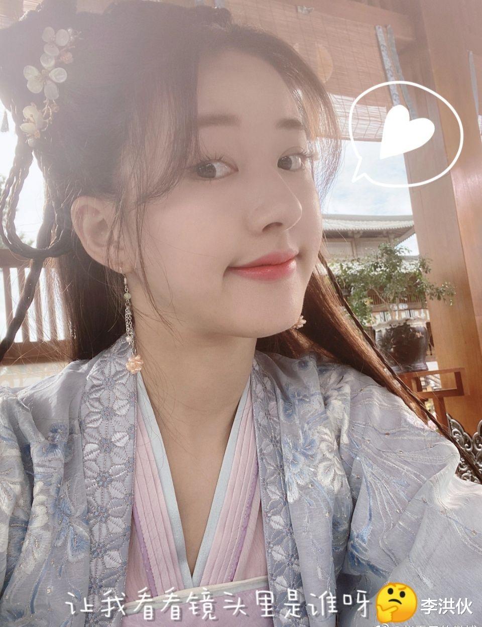 赵露思|赵露思直播间怒怼黑粉，反被网友嘲讽是绿茶，因手滑败坏了路人缘