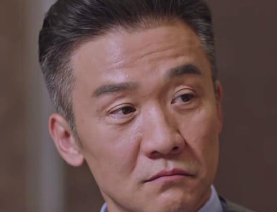 靳东|《突围》四大男神，靳东一身正气，陈晓痞帅十足，而他俩都是反派