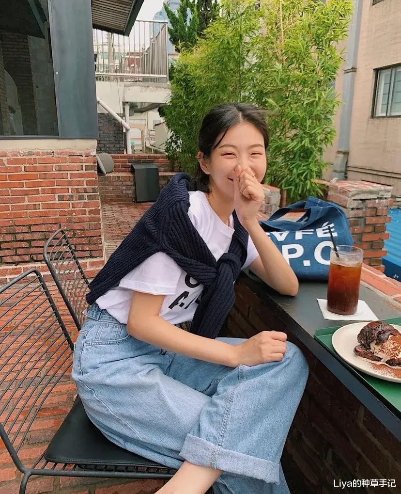 Liya的种草手记 今秋毛衣“不好好穿”火了，气质又好看