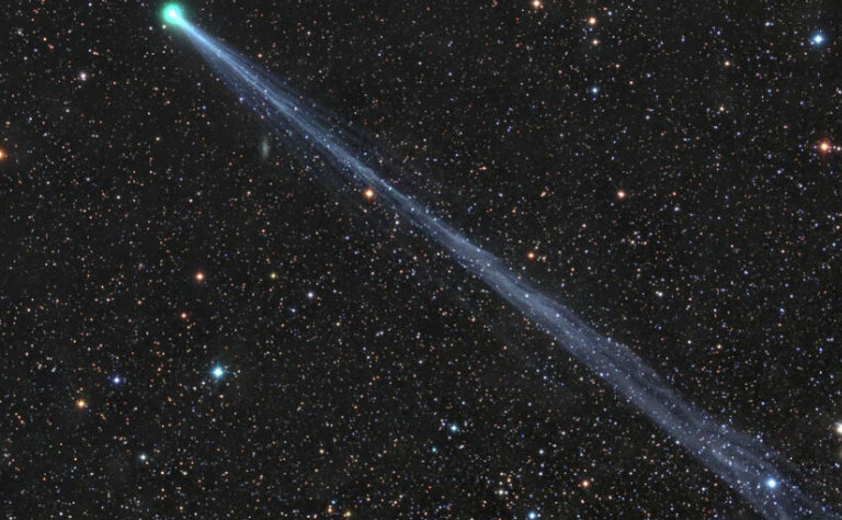 在这张“幸运”的红外图像中，木星看起来像个火球