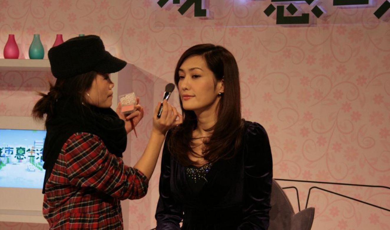 张庭|“最性感李莫愁”孟广美：被前任骗光家产，43岁嫁10亿身家老公