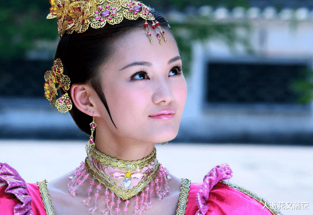 吴宣仪|同饰演过“兔子”的女明星，一个资源多人气旺，一个人气逐渐低落