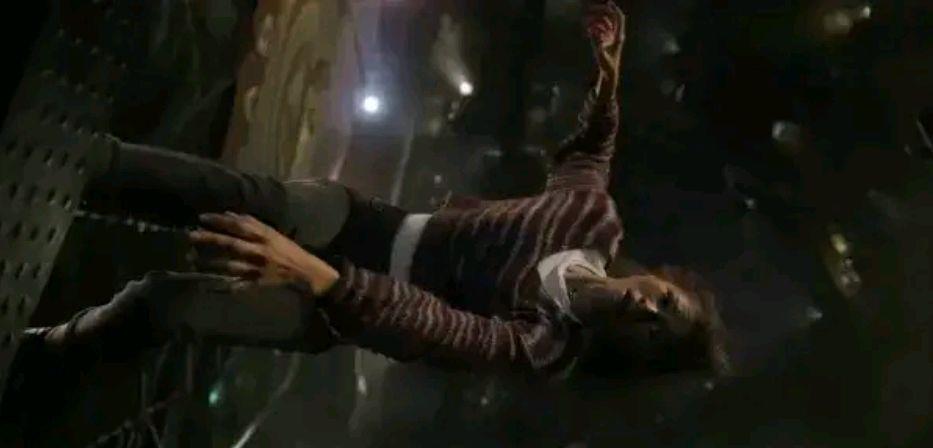 蜘蛛侠|新版蜘蛛侠女友又掉下楼,女权质疑: 又把女人当等男人拯救的花瓶