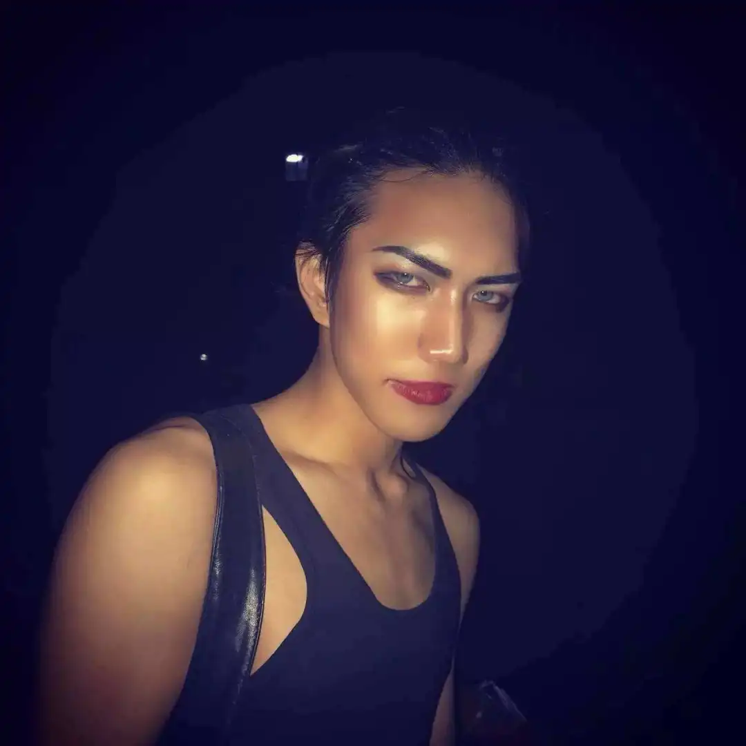 韩佩泉|顶流网红人设崩塌？我们一直都被他骗了