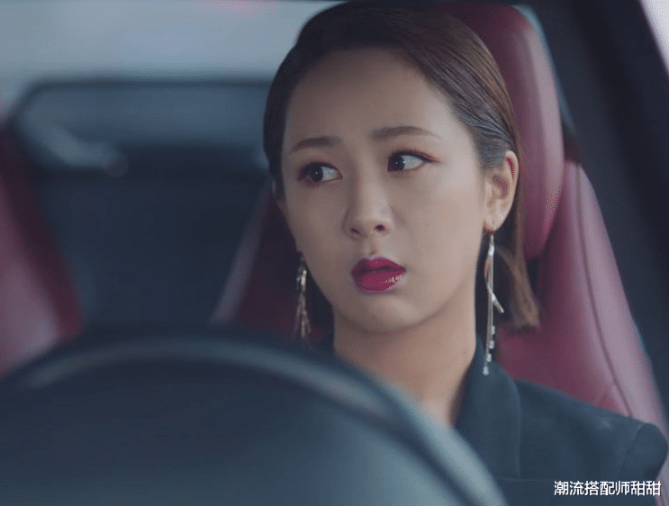 穿衣搭配 杨紫没刘海的时候还挺惊艳的,天庭饱满五官立体,美得很自然