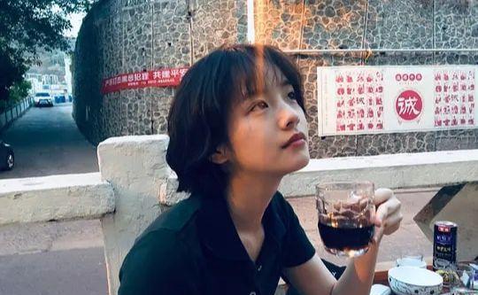 李庚希|“姜泥”李庚希：读美国高中却考不上国内大学，还因抽烟引发争议