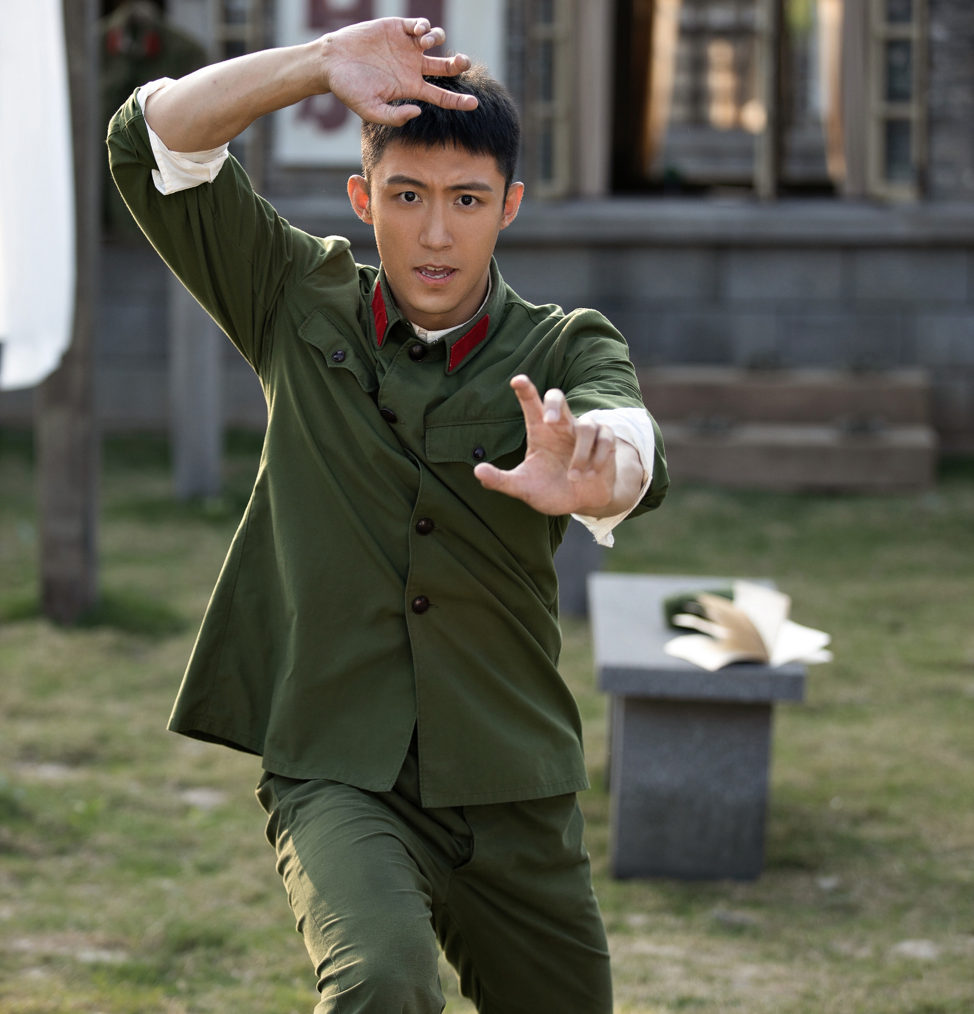 英雄岁月之王牌部队|王牌部队评分尚未出炉，连看10集不过瘾，可3个bug惹人吐槽