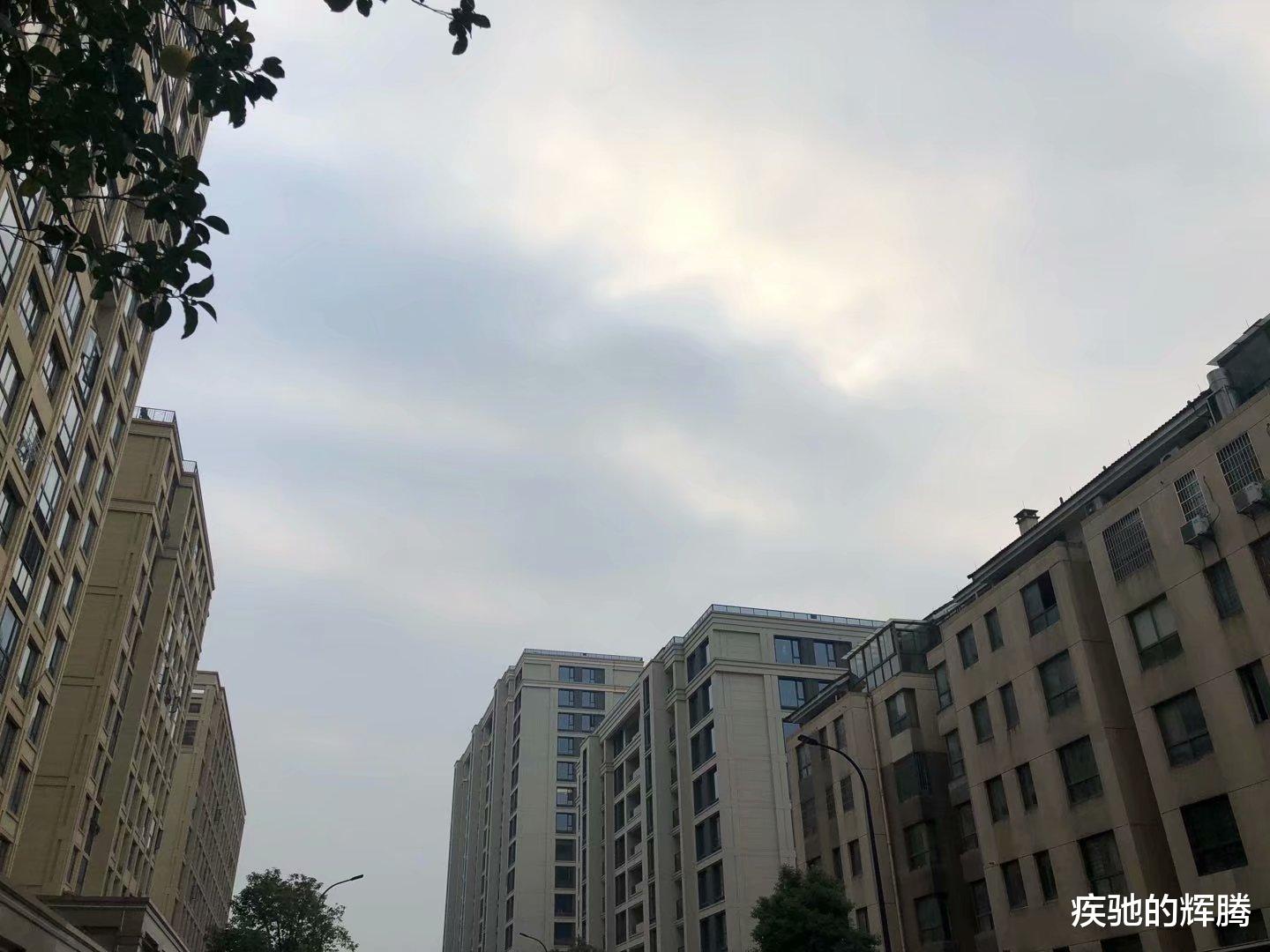 疾驰的辉腾 浙江杭州:男子出于好心将老同学推荐给公司,后面的事却令其意外