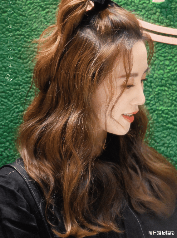 每日搭配指南 刘诗诗真是美到骨子里了,穿黑色网纱裙配丸子头,扮嫩太成功