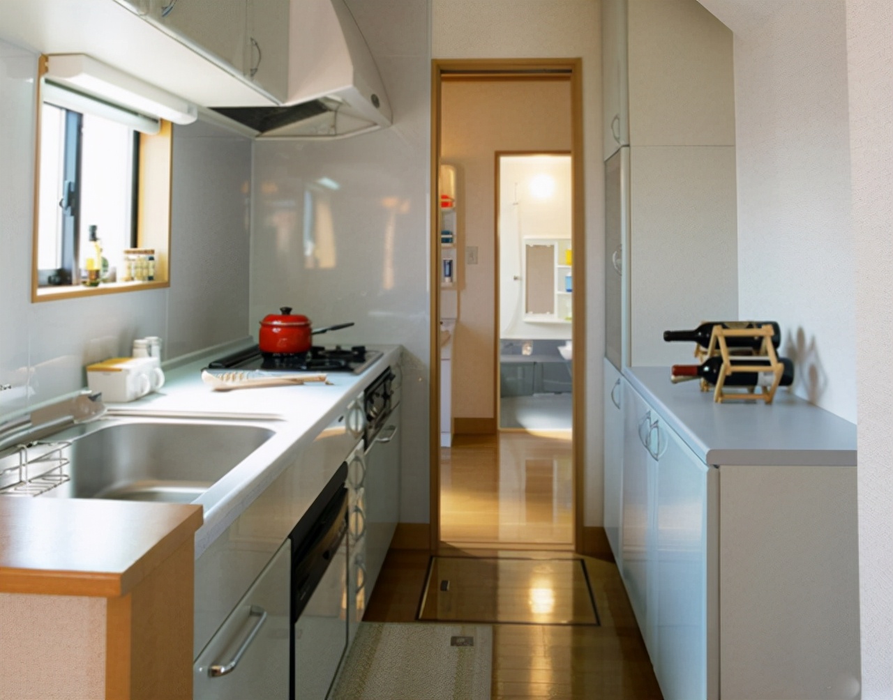 传统厨房装修早过时了，参考这样装修厨房，小户型也能整洁实用