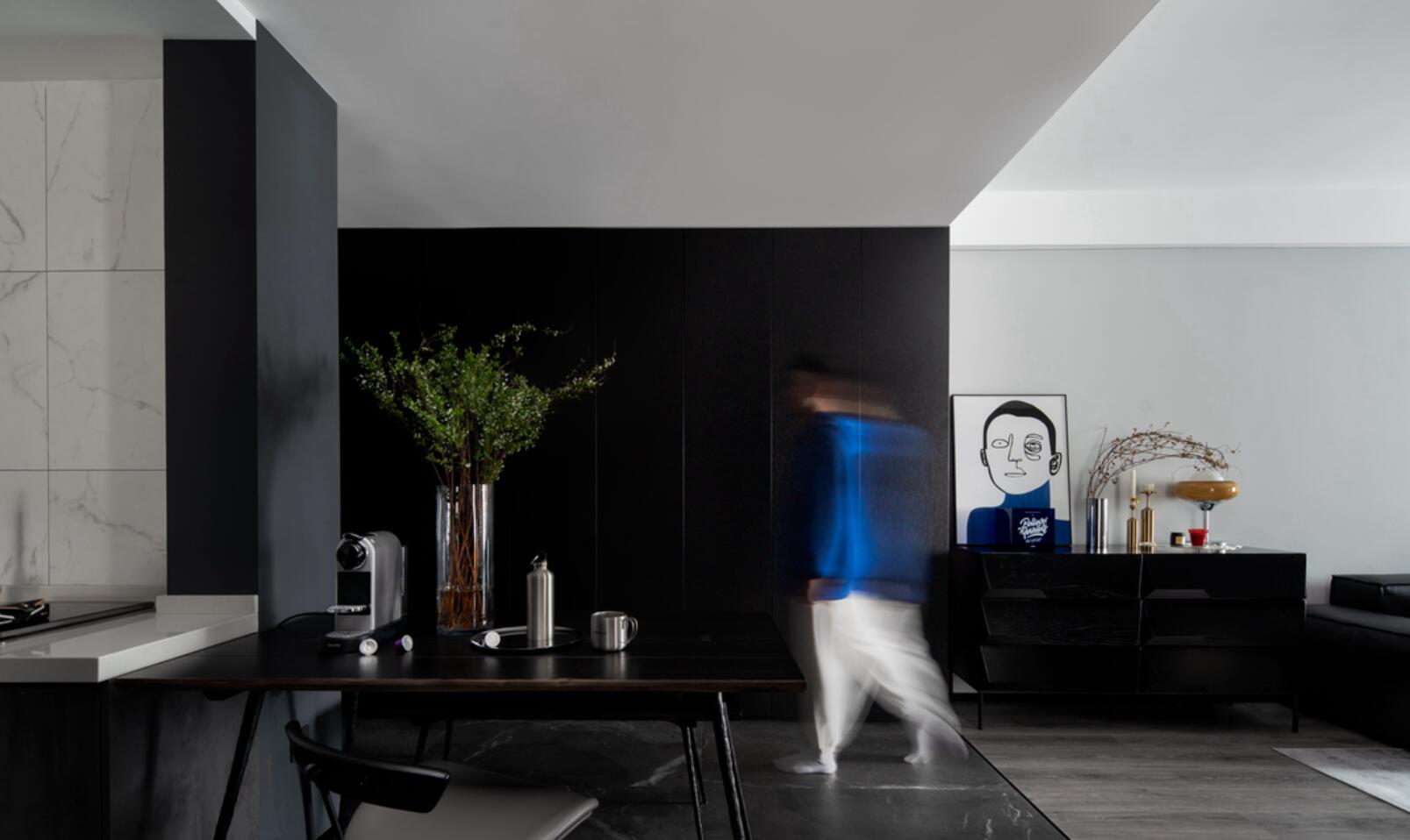 看了他80㎡新家，发现空间不一定要明亮，沉稳克制反而更高级