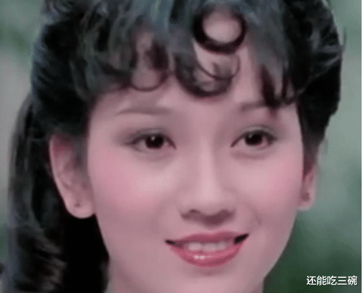明星素颜|66岁的赵雅芝素颜曝光，不化妆的时候变了个样子，难怪不敢轻易素颜
