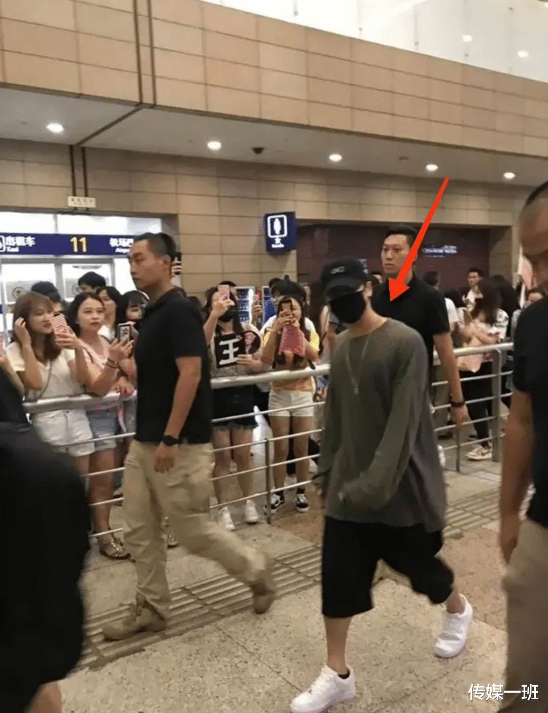 王嘉尔|被身高耽误的6大男星：王嘉尔凭才艺出圈，张国荣成一代经典