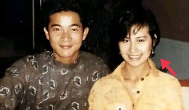 陈百强|守候陈百强40年的何超琼: 耳边永远戴着那对，专属他1人的珍珠耳环