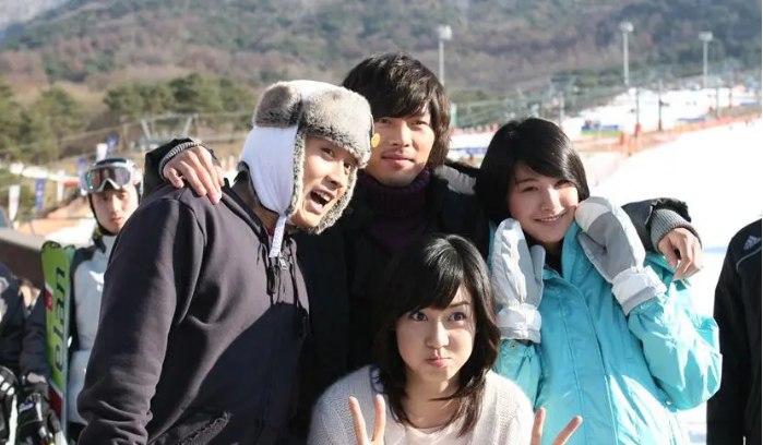 成宥利|40岁成宥利宣布喜讯:双胞胎女儿顺利降生,偶然母女安然无恙!