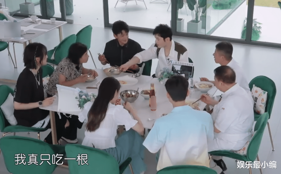 节食减肥|黄晓明1碗面只吃1根，节食减肥危害太大，身材管理也要有方法