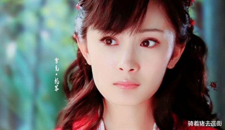 刘亦菲|13年前她给刘亦菲撑伞，现如今两人身价对比不差分毫