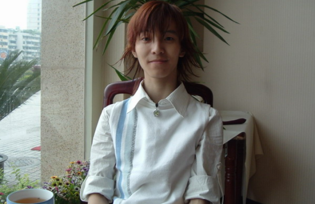 郭敬明|看完“抄袭大王”郭敬明的陨落史，就知道韩寒的3次选择有多明智