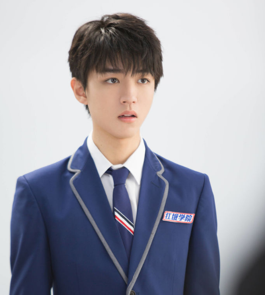 龚俊|人民日报公布4月青春力男演员榜：龚俊跌至第6，榜首是娃娃脸的他