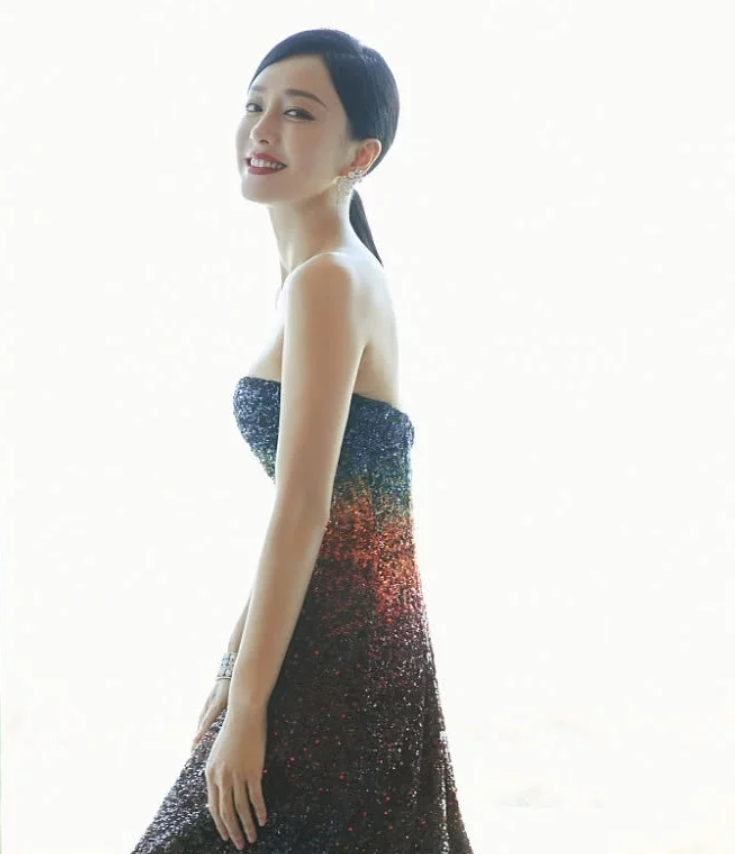 秦岚|“白月光”秦岚，温柔如水的女人，是优雅端庄本尊