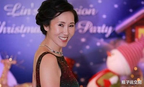 王健林|2年帮老公还债2000亿！王健林妻子发声：嫁不嫁首富我都是豪门