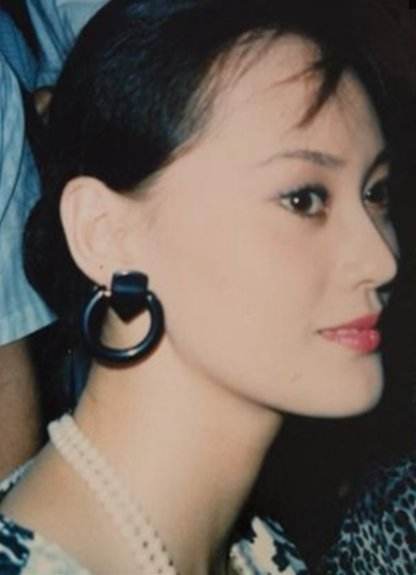 宋佳|宋佳：21岁嫁42岁京剧大师，26岁离开重病丈夫，55岁嫁比利时老公