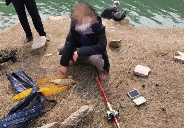 摄像头|这种“暴力”垂钓者，与钓鱼人有本质的区别，早晚会被叫停？