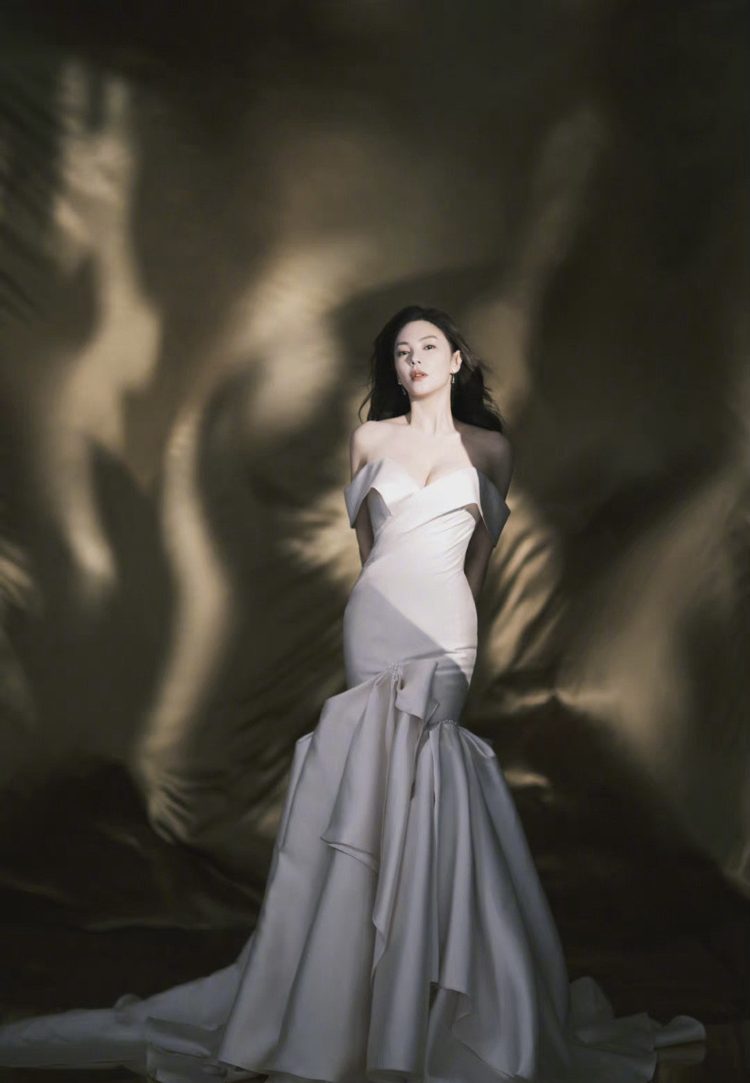 张雨绮|张雨绮晒照称“职业生涯最短的头发”，长发vs短发，更喜欢哪个？