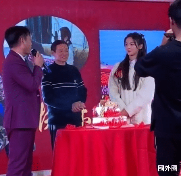 杨超越|父亲过60岁生日，杨超越回老家吃席，像极了面对亲戚时的我本人