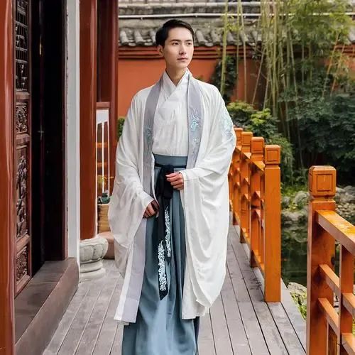 汉服资讯古装文化|这种汉服看似是女装，实则男生也能穿！你一定不陌生！